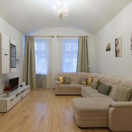 Spacious Apartment Near Wenceslas Square Prague Exterior photo