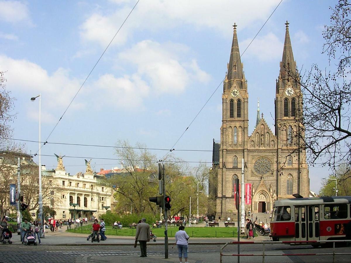 Spacious Apartment Near Wenceslas Square Prague Exterior photo