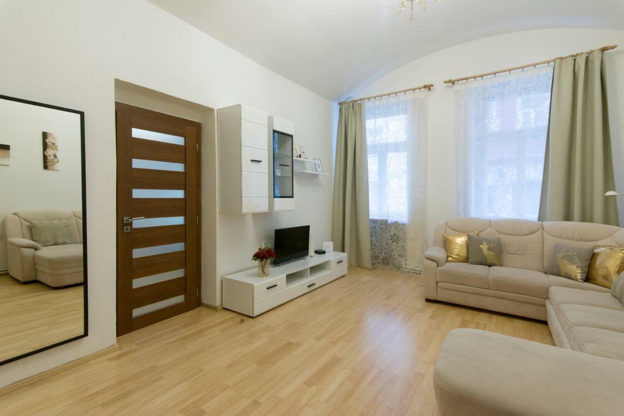 Spacious Apartment Near Wenceslas Square Prague Exterior photo